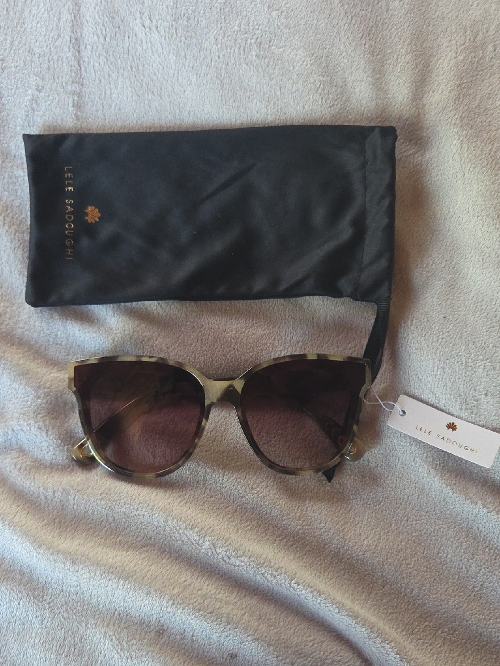 NWT Lele Sadoughi Brooklyn Tortoise Cat-Eye Sunglasses with Gradient Lenses
